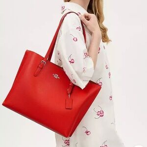 New❤️Coach 🫶Red Tote